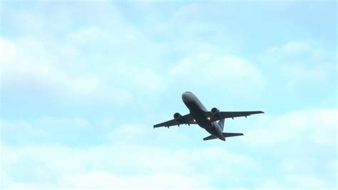Plane Flying Closely Overhead Stock Footage Sbv 300105409 Storyblocks