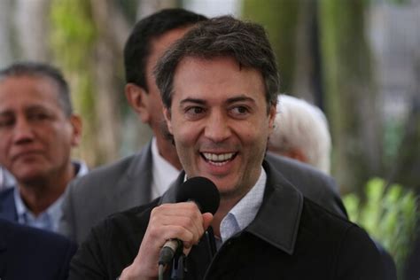 mas de la mitad de los seguidores de daniel quintero serian bots