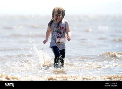 Barry Island UK Th May Hot Weather Over The Bank Holiday Weekend Brings Crowds Out To