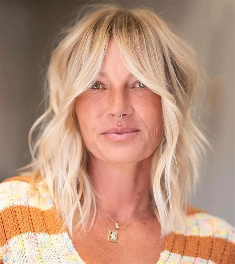 Luscious Blonde Hair Ideas for Older Women Женщина