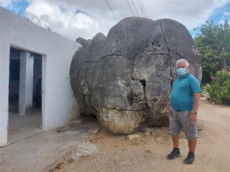 Caridade CE Estátua de Santo Antônio espera cabeça há 35 anos no