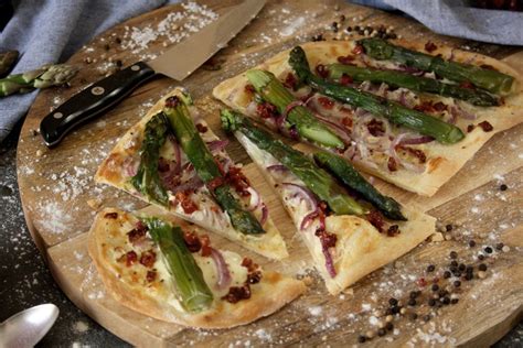 Fr Hlingshafter Flammkuchen Mit Gr Nem Spargel Rezept Auf Carry On