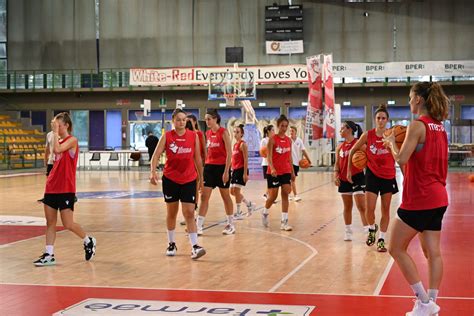 Basket Le Mura Primo Giorno Di Allenamento Per Le Biancorosse Le