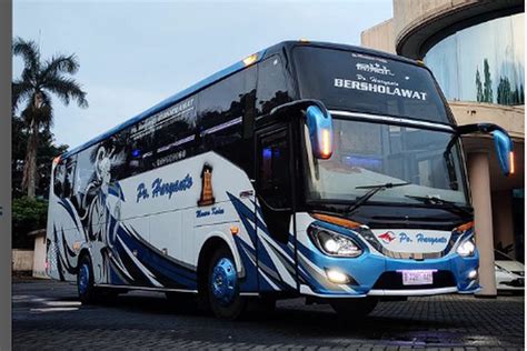 Foto Po Haryanto Luncurkan Bus Baru Rakitan Morodadi Prima