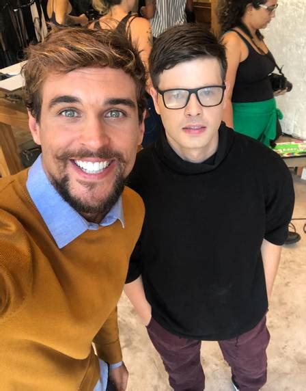 Gal Felipe Roque Vive Romance Gay Em Filme Cenas De Beijo Nudez E Sexo