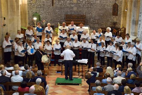 Saint Georges de Didonne le Chœur de lEstuaire en concert à léglise