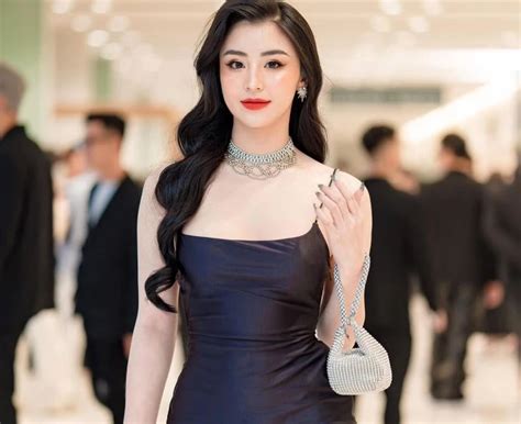 Ngắm đường cong gây mê của hot girl bánh tráng trộn từng gây bão cộng đồng mạng Titanic