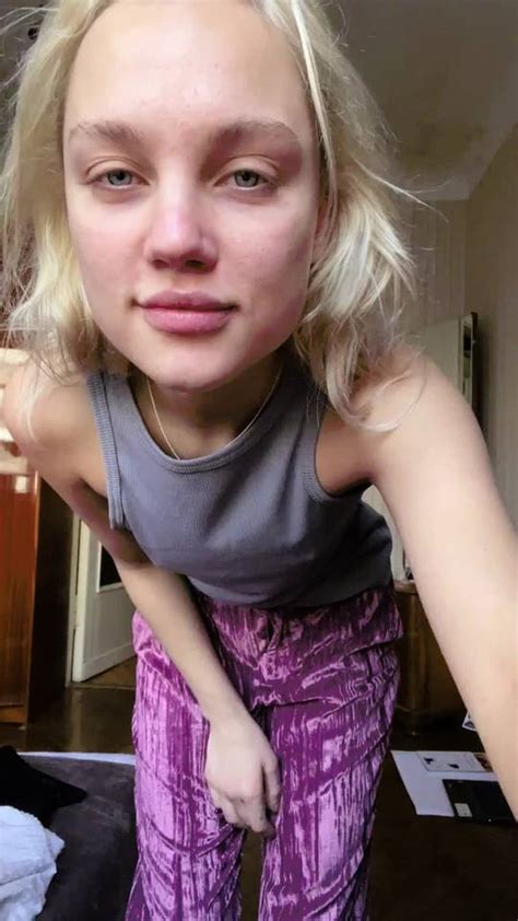 Im 20 Only 411 But Still Have No Tits Scrolller