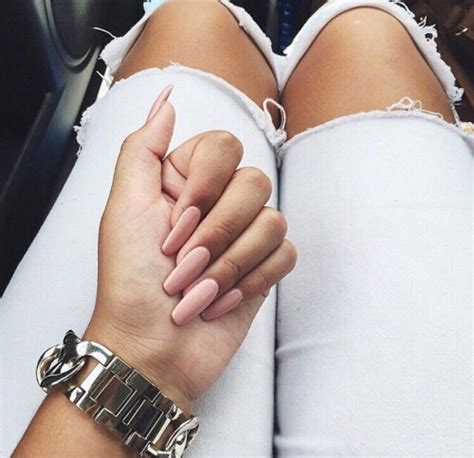 Razones para hacer del nude tu color favorito de uñas Es la Moda