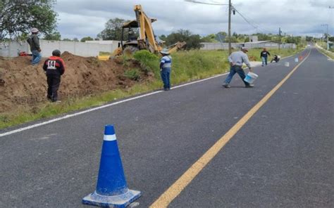 Construyen Banquetas Y Guarniciones En San Juan Quetzalcoapan