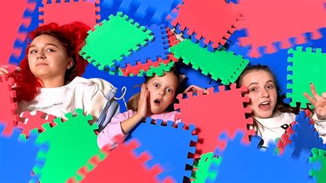 ГИГАНТСКАЯ ИГРА с Заданиями! Дойдут ли девочки до финиша? - YouTube