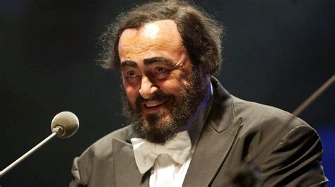 Una Statua Di Pavarotti In Dono Dal Comune Di Pietrasanta