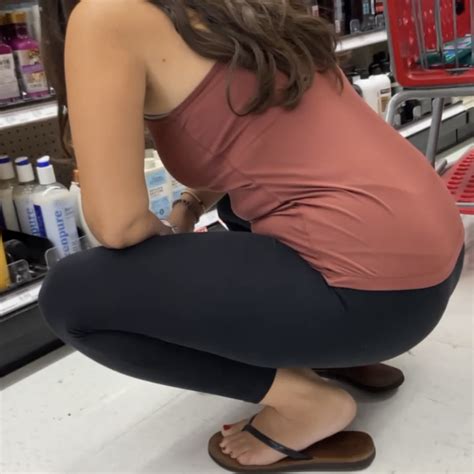 Brunette Milf In Leggings And Sandals Spandex Leggings Yoga Pants Forum