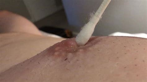 一些轻男性nipple Play与QTip Pornhub Gay