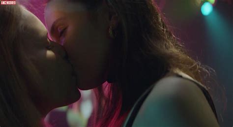 Abigail Lawrie Nude Pics Page 1