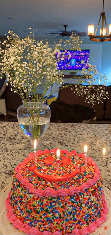 Preppy Smiley Face Birthday Cake Pretty Birthday Cakes Daisy Cakes