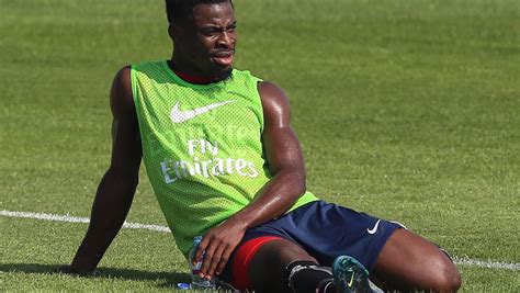 PSG afasta jogador que chamou o técnico de gay e ofendeu companheiros de equipe