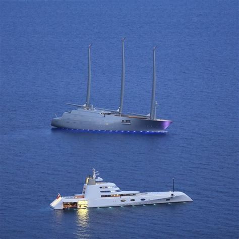 Суперяхтите на руски магнат се срещнаха за първи път в морето