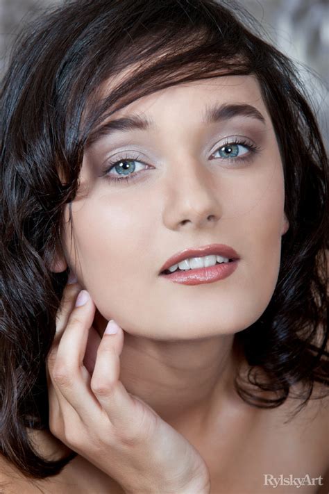 Hot Brunette Vixen Posing On Cam Flaunting XXX Dessert Picture 3