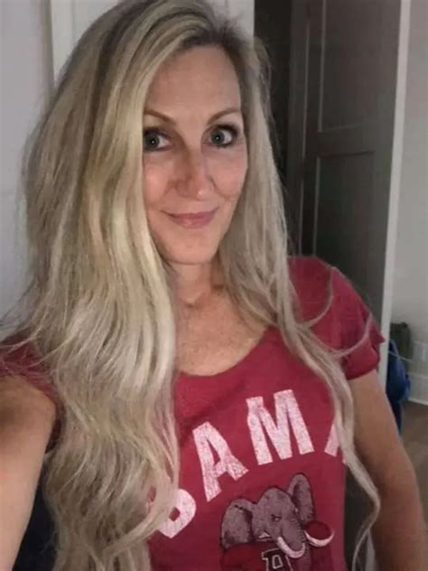 Who Else Want To Fuck My Friends Mom Scrolller