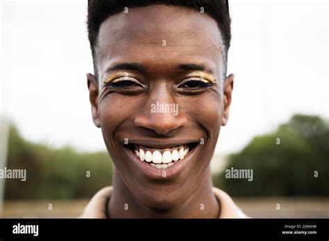 Homme Gay Jeune Banque De Photographies Et Dimages Haute R Solution Alamy