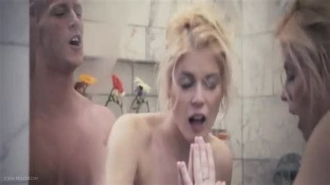 Zoey Sex On Shower Two Wet Hot Mom Creampie Erenge PeekVids