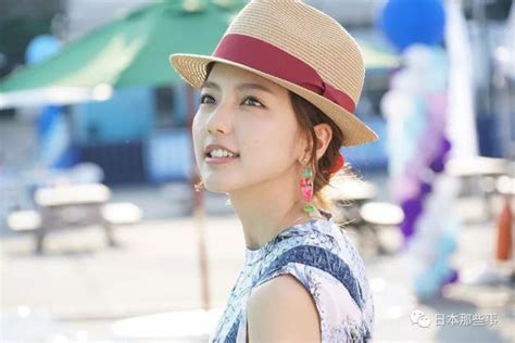 Vua phim sex Nhật Ken Shimizu kết hôn với nhà văn sau năm hẹn hò