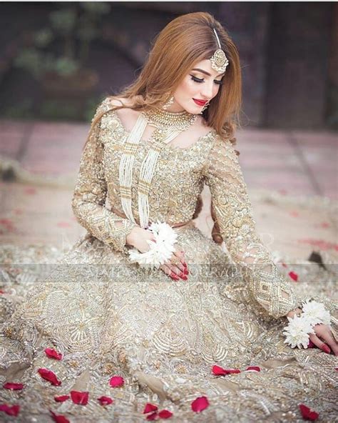 Kinza Hashmi Looking Beautiful In Her New Bridal Photoshoot Daily