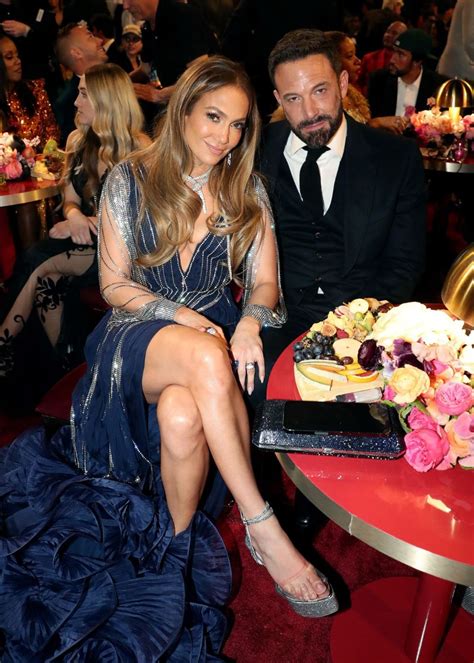 Jennifer Lopez se dévoile en lingerie pour souligner la Saint Valentin