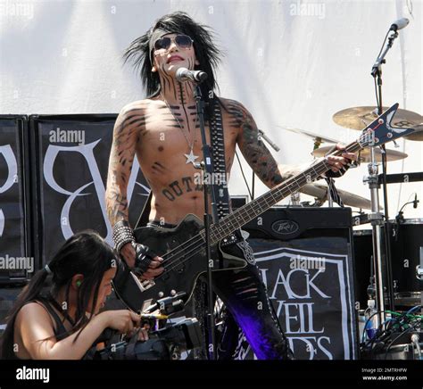 Black veil brides band hi-res stock photography and images - Alamy