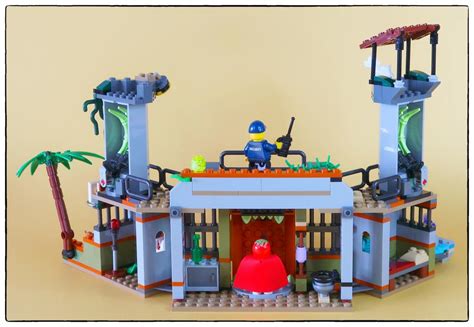 Bricker - Фотообзор «Заброшенная тюрьма Ньюберри» из серии Hidden Side LEGO