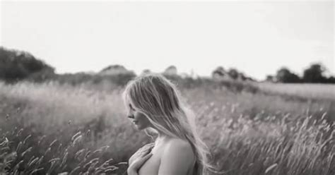 Outlander Actress Poses Naked In Stunning Photoshoot And Fans Are