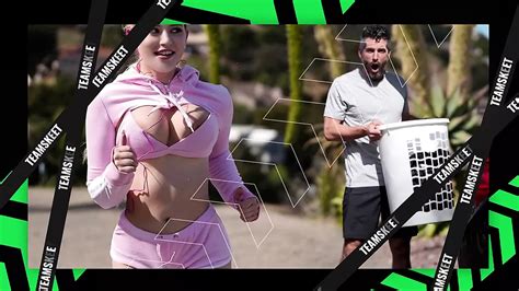 Zus Houdt Van Me Bloedhete Babe Verrast Tijdens Het Masturberen XHamster