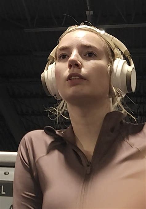 HER FIRST TIME WORKING OUT Ass Forum