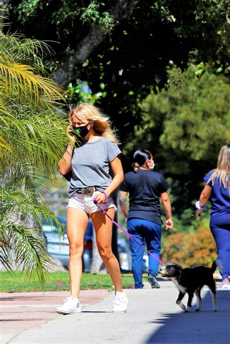 Malin Akerman Sexy In Shorts Hot Celebs Home