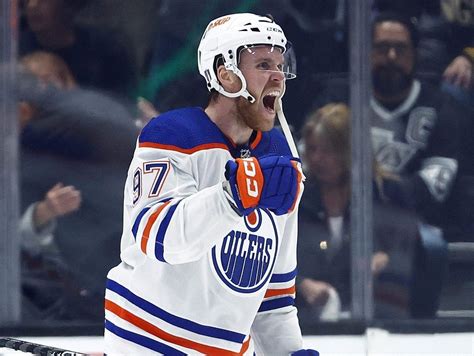 Connor Mcdavid Getting His Ring Hitting For The Cycle At Nhl Awards