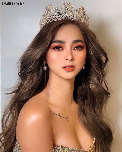 Beauty Queen Sex In The Car