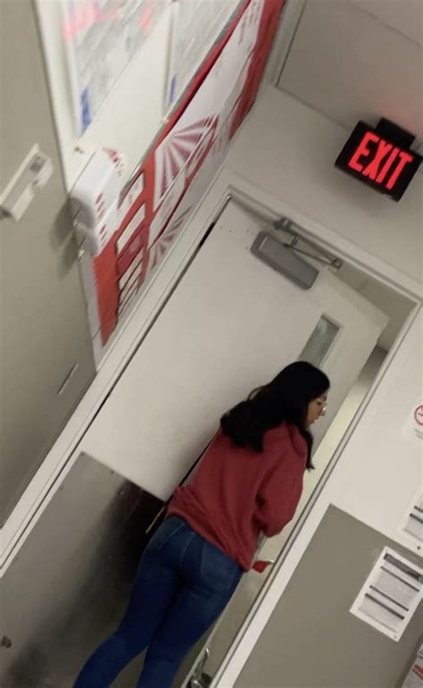 Cute Target Employee Showing Off Her Nice Ass Tight Jeans Forum
