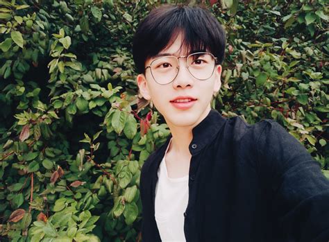 Phí Khải Minh Hot boy Trung Quốc đẹp trai với nụ cười không đổ không