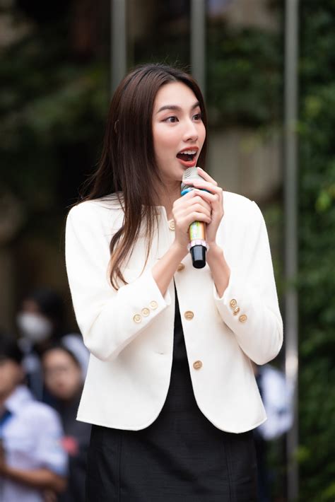 Quang Linh Vlog ở Angola xa xôi Thùy Tiên ẩn ý chuyện yêu xa về quê thăm mẹ chồng Hot