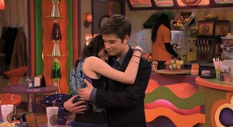 Miranda Cosgrove And Nathan Kress Hug