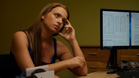 LOAN4K Une pauvre élève sait comment gérer tous ses problèmes d argent Free Porn Videos YouPorn