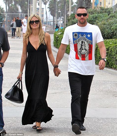 Heidi Klum Posts Flashback Photograph Of Herself Frolicking Naked On The Beach Daily Mail Online