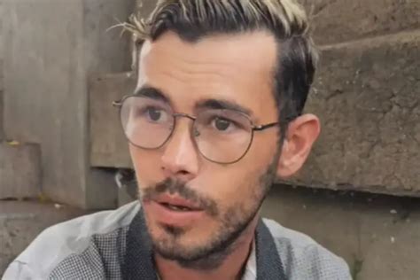 Jovem Gay Expulso De Casa Por Pais Religiosos Encontra Abrigo Ap S Tr S Semanas Na Rodovi Ria