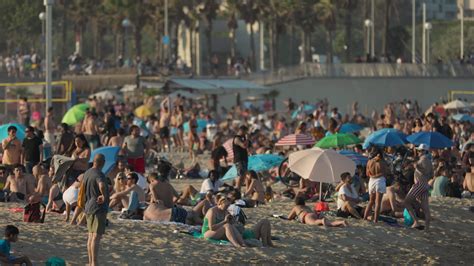 Crowds of people on the beaches of barcelona in summer 22785572 Stock