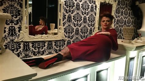 Long Legged Milf Joslyn James Showing Her Sexy Ass In Tight Shorts Photos