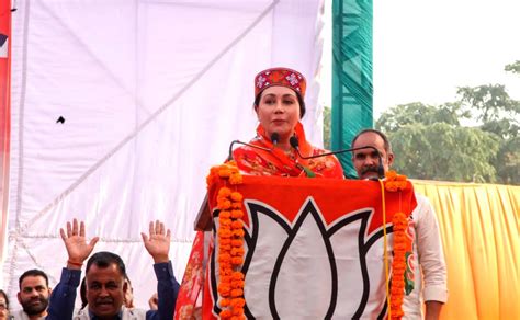 Free Photo Diya Kumari Addresses Rally In Himachal