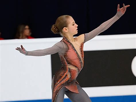 NEWSru.com :: Фигуристка Трусова обошла Косторную на Кубке России ...