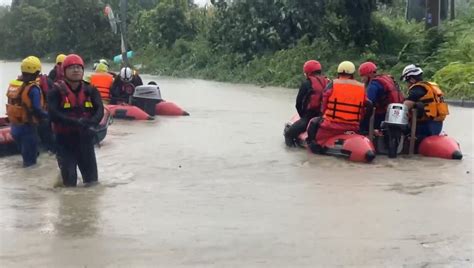 快新聞／暴雨狂灌北港溪、八掌溪溢堤！沿線村莊全淹了 出動橡皮艇救援 民視新聞網