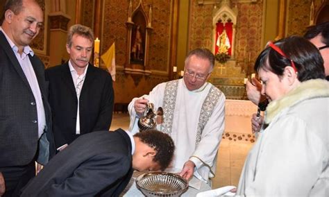 Igreja batiza três filhos de casal gay na Catedral de Curitiba Jornal O Globo